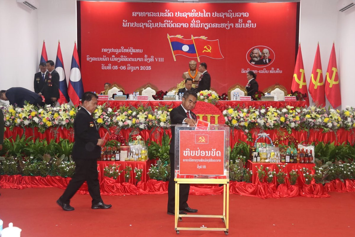 ກອງປະຊມໃຫຍພກເມອງສສດຕະນາກ ຄງທ VIII ເປດຂນຢາງເປນທາງການ - image 2