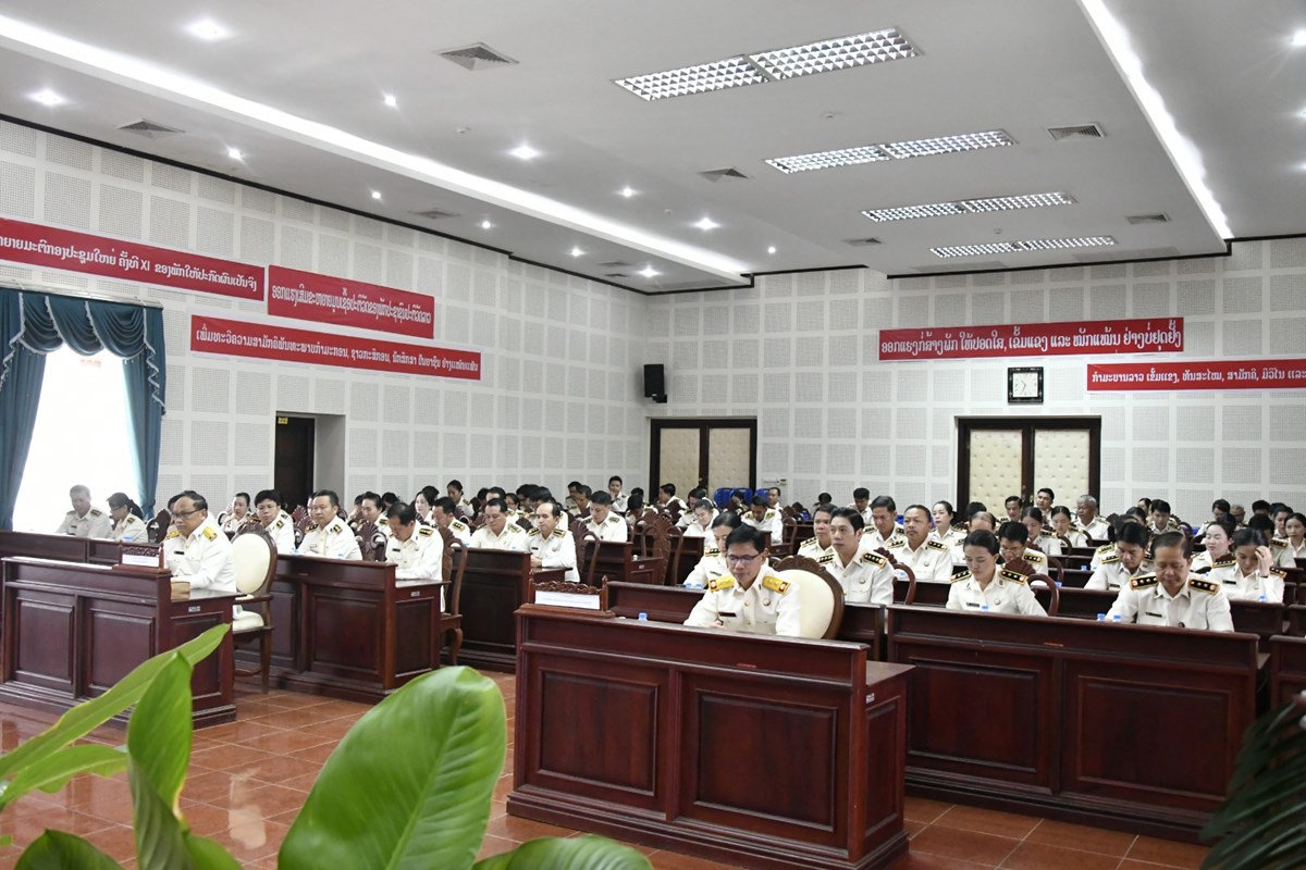 ອງຄະນະພກ ອກສລ ມອບໃບຢງຢນໜວຍພກປອດໃສ ໃຫ 9 ໜວຍພກ - image 1