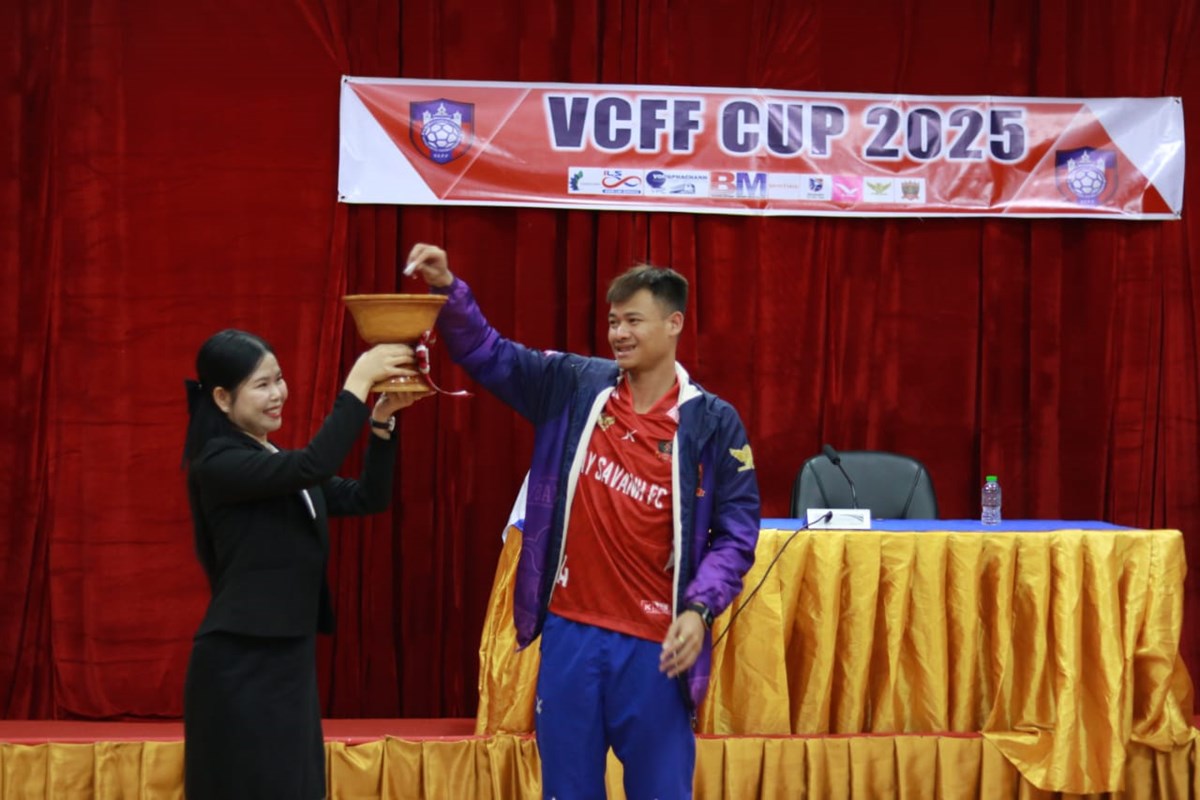 ຈບສະຫາກແບງກມລາຍການແຂງຂນເຕະບານ ເຍາວະຊນ ຊງຊນປະທານ ສຕນວ - image 1