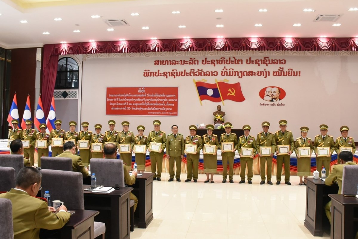 ຫວນຄນມນເຊອ 2 ວນປະຫວດສາດ ແລະ ມອບໃບຢງຢນໜວຍພກປອດໃສ ເຂມແຂງ ໜກແໜນປະຈຳປ 2024 - image 2
