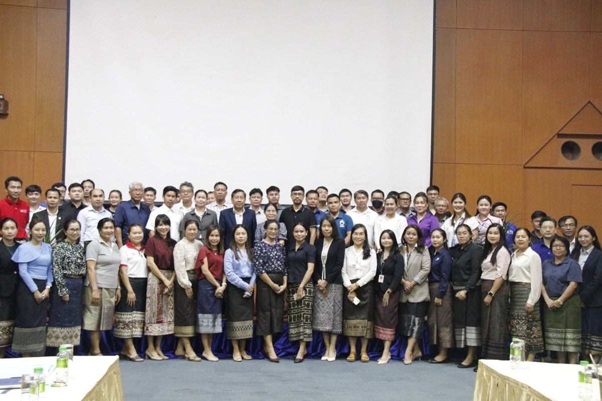 ພບປະກບພະນກງານທອງຖນ ທເຮດວຽກນາອງການຕາງປະເທດ ຢ ສປປ ລາວ - image 2