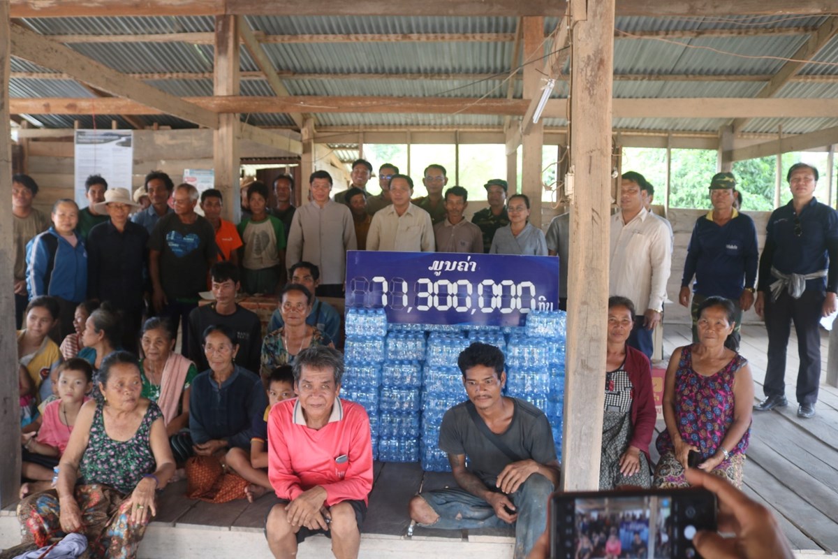 ເຈາແຂວງສະຫວນນະເຂດ ຢຽມຢາມ ແລະ ມອບເຄອງຊວຍເຫອໃຫແກປະຊາຊນທໄດຮບຜນກະທບຈາກໄພນຳຖວມ - image 2