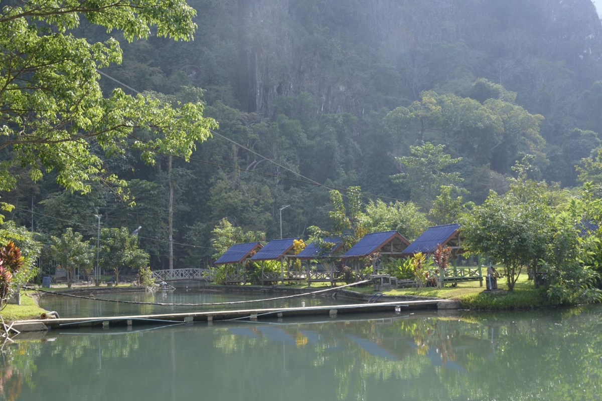ອາງຫວງ​ ສະ​ຖານ​ທທອງທຽວ​ທຳ​ມະ​ຊາດ ຕດພນກບການປກປກຮກສາສງແວດລອມ - image 3