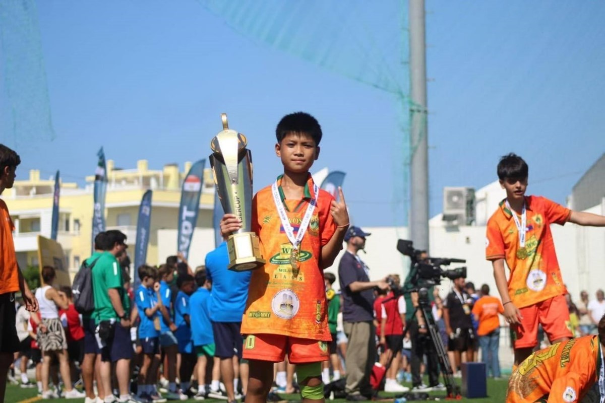 ຢ-13 ດບເບນຢໄອຈ ນາຄາ ໄດແຊມເຕະບານລະດບນານາຊາດ ທປອກຕຍການ - image 2