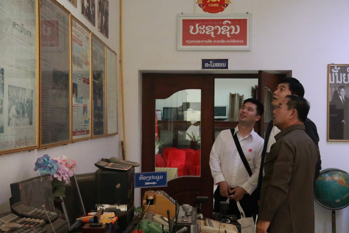 ໜງສພມປະຊາຊນ ຕອນຮບຫວໜາສນວດທະນະທາຈນປະຈາລາວ ຄນໃໝ - image 2