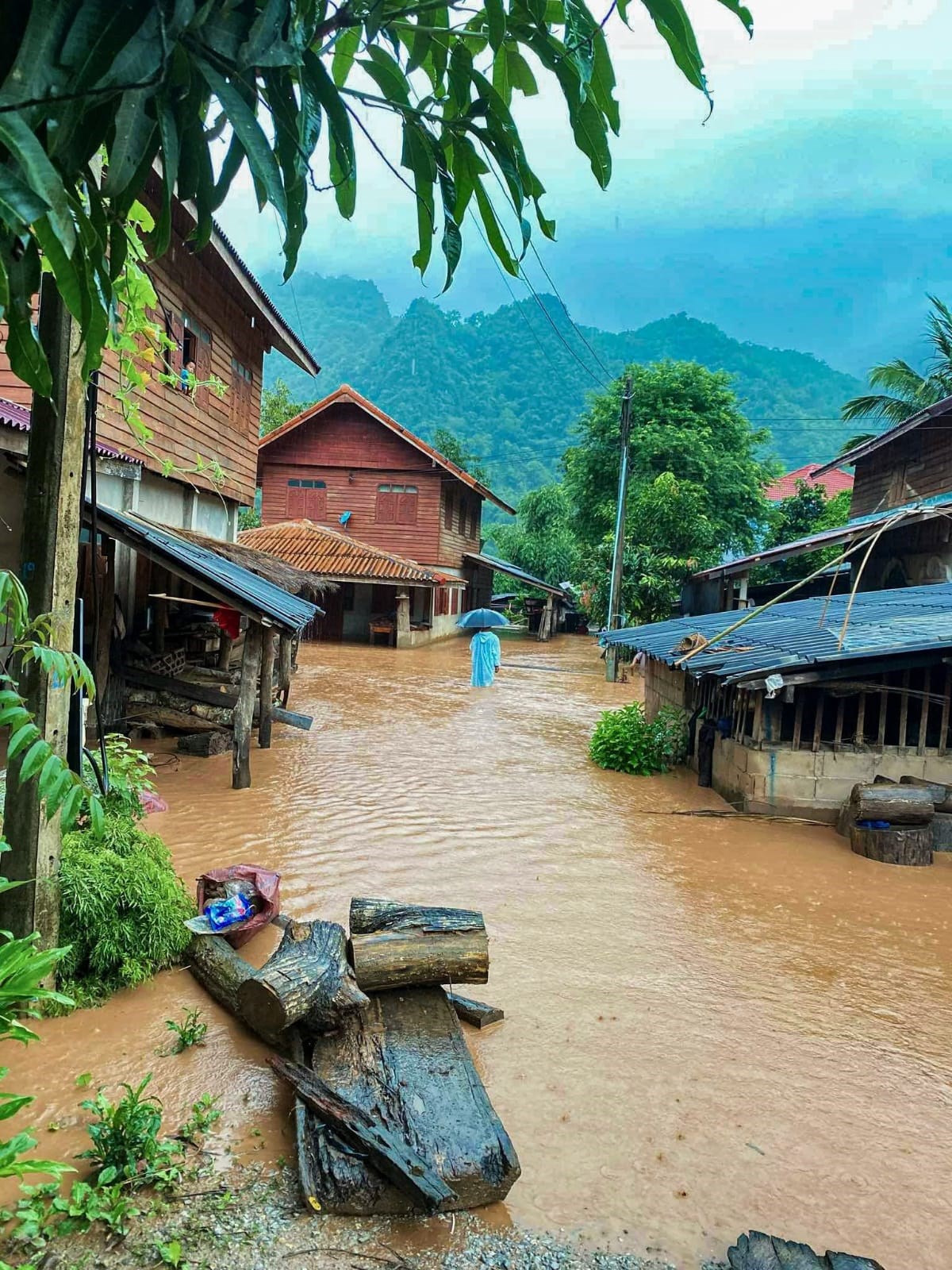 ເມອງຄອບ ໄດຮບຜນກະທບຈາກໄພພບດນາຖວມໃນເບອງຕນຈານວນ 2 ຕກວາກບ - image 1