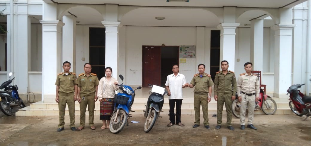 ປກສ ເມອງສຳພນ ມອບລດຈກ 2 ຄນຄນໃຫເຈາຂອງເດມ - image 1