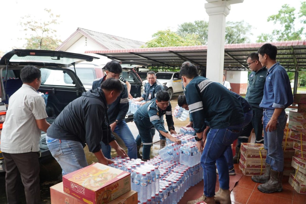 ບລສດໄຟຟາຫງສາ ຈຳກດ ມອບເຄອງຊວຍເຫອໄພພບດນາຖວມ ຢເມອງເງນ - image 2