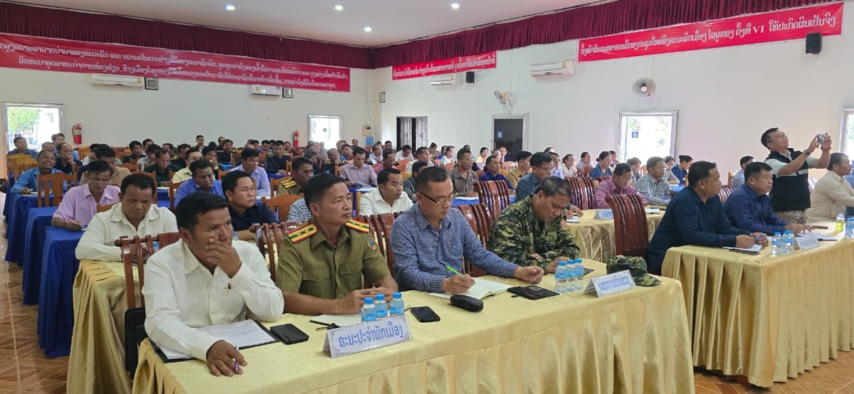 ສະຫາຍເລຂາພກແຂວງສະຫວນນະເຂດ ພບປະໂອລມພະນກງານຫກແຫງເມອງໄຊພທອງ - image 1