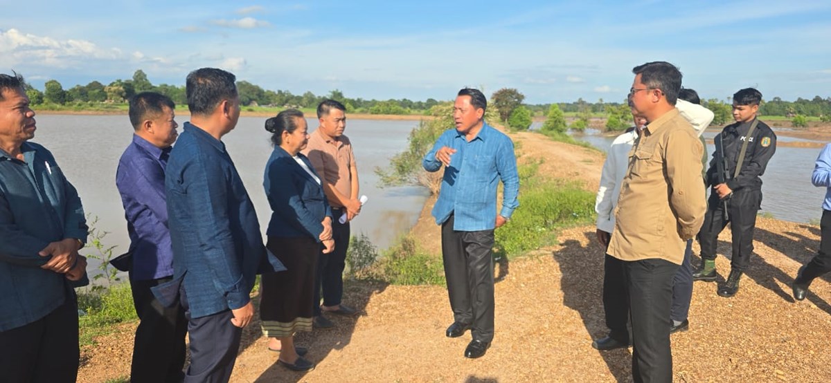 ສະຫາຍເລຂາພກແຂວງສະຫວນນະເຂດ ພບປະໂອລມພະນກງານຫກແຫງເມອງໄຊພທອງ - image 2