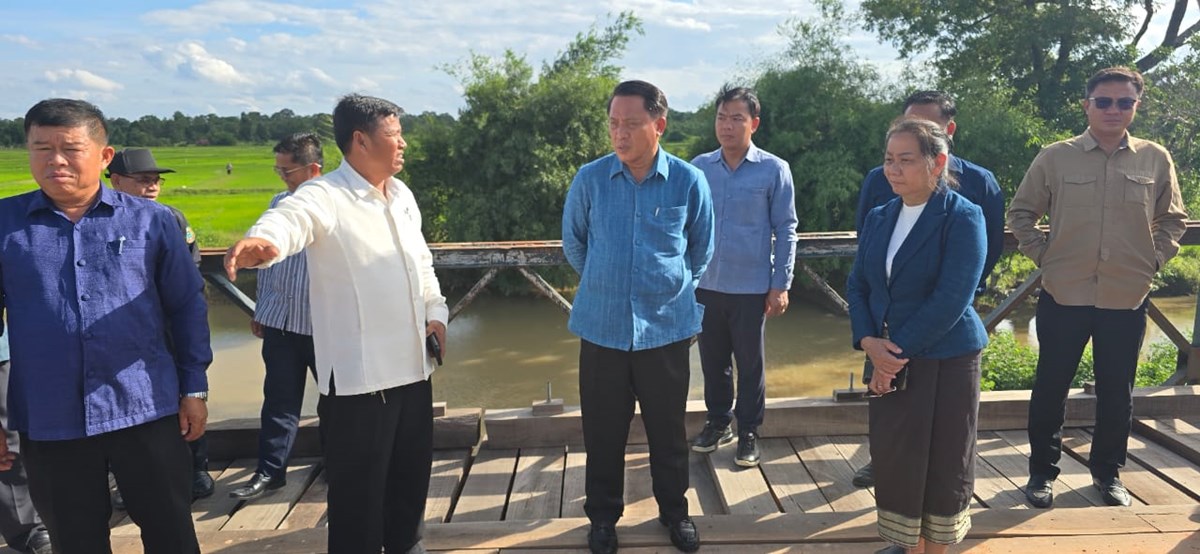 ສະຫາຍເລຂາພກແຂວງສະຫວນນະເຂດ ພບປະໂອລມພະນກງານຫກແຫງເມອງໄຊພທອງ - image 3