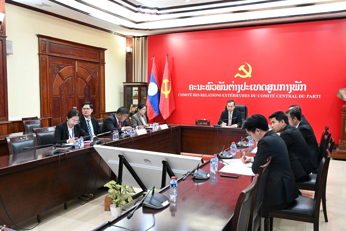 ກອງປະຊມເວທປກສາຫາລຂອງບນດາຝາຍສະໜບສະໜນການຕສຕານລດທລາເມອງຂນແບບໃໝໃນສະໄໝໃໝ, ຂະບວນການ “ເພອເສລພາບຂອງບນດາຊາດ” - image 1