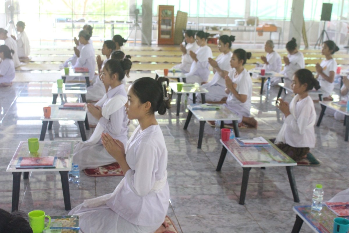 ອບຮມທມມະໃຫເຍາວະຊນເມອງອທມພອນ - image 1