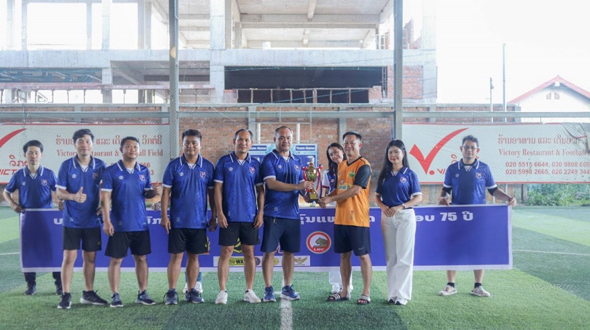 ແຂງຂນເຕະບານ 4 ສາມກຄ ສະຫອງວນສມວນຊນ ແລະ ການພມຈຳໜາຍ ຄບຮອບ 75 ປ - image 2