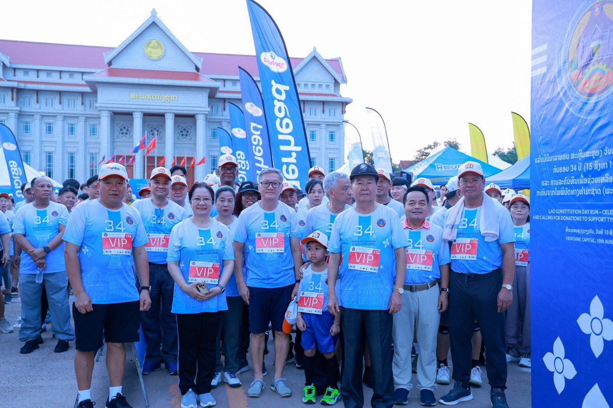 ຂະບວນແຂງຂນແລນສະເຫມສະຫອງວນລດຖະທຳມະນນແຫງຊາດ - image 1