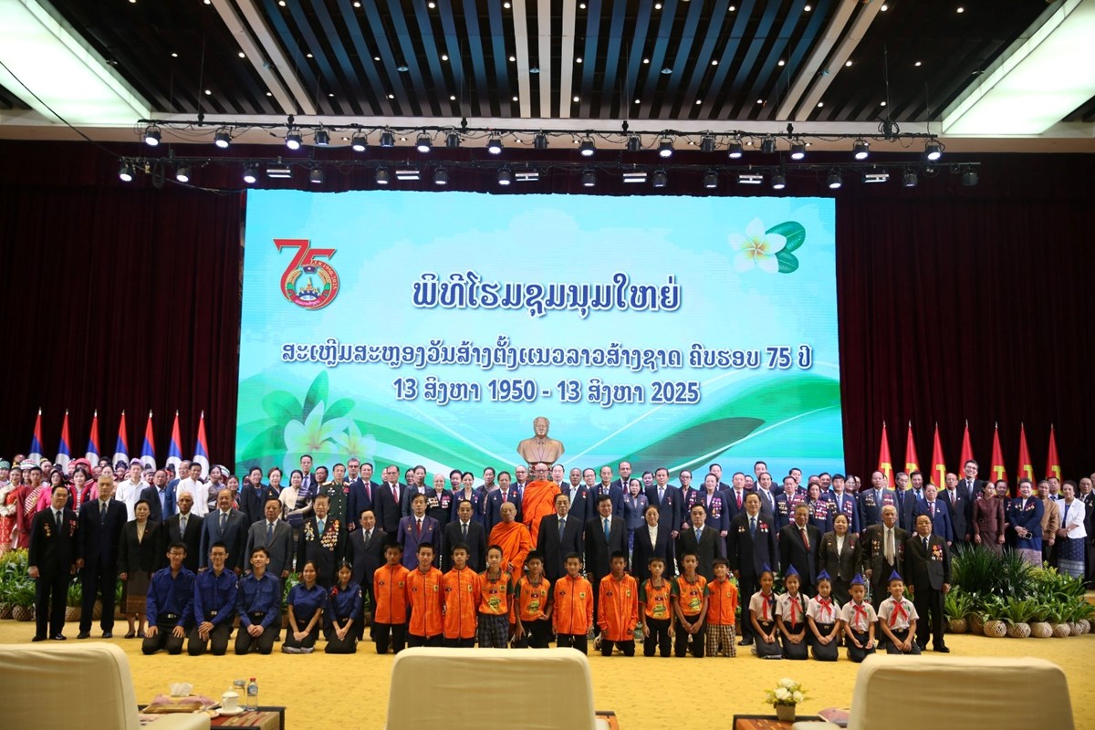 ໂຮມຊມນມສະຫອງວນສາງຕງແນວລາວສາງຊາດ ຄບຮອບ 75 ປຢາງຍງໃຫຍ - image 2