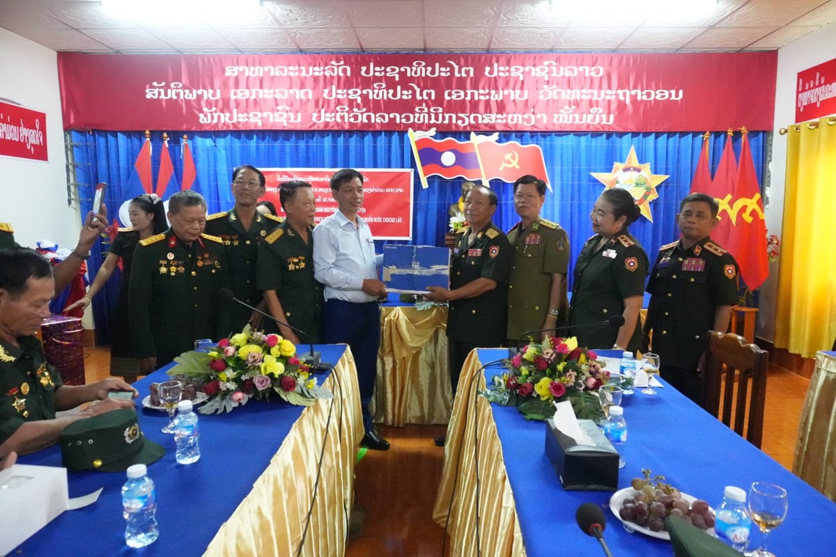 ອະດດທະຫານອາສາສະໝກ ແລະ ຊຽວຊານຫວຽດນາມ ເຄອນໄຫວເຮດວຽກ ຢແຂວງຄຳມວນ - image 2