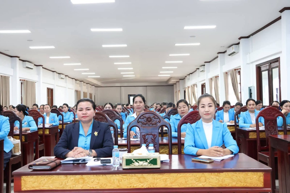 ສະຫະພນແມຍງ 6 ແຂວງພາກໃຕ ທາບທາມບກຄະລາກອນ ເຂາໃນຄະນະບລຫານງານ ສນກາງສະຫະພນແມຍງລາວ - image 1