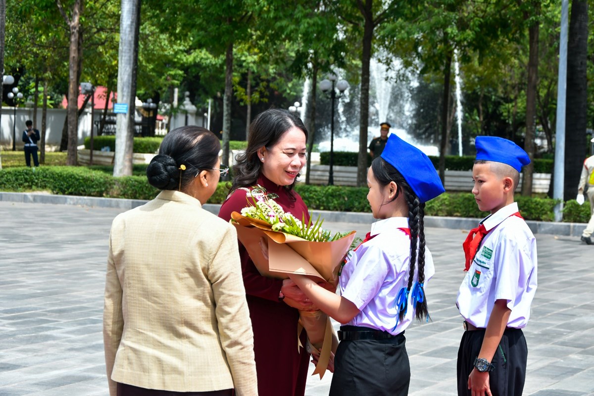 ລາວ-ຫວຽດນາມ ສບຕຮດແໜນສາຍພວພນພເສດ ແລະ ການຮວມມຮອບດານ - image 4