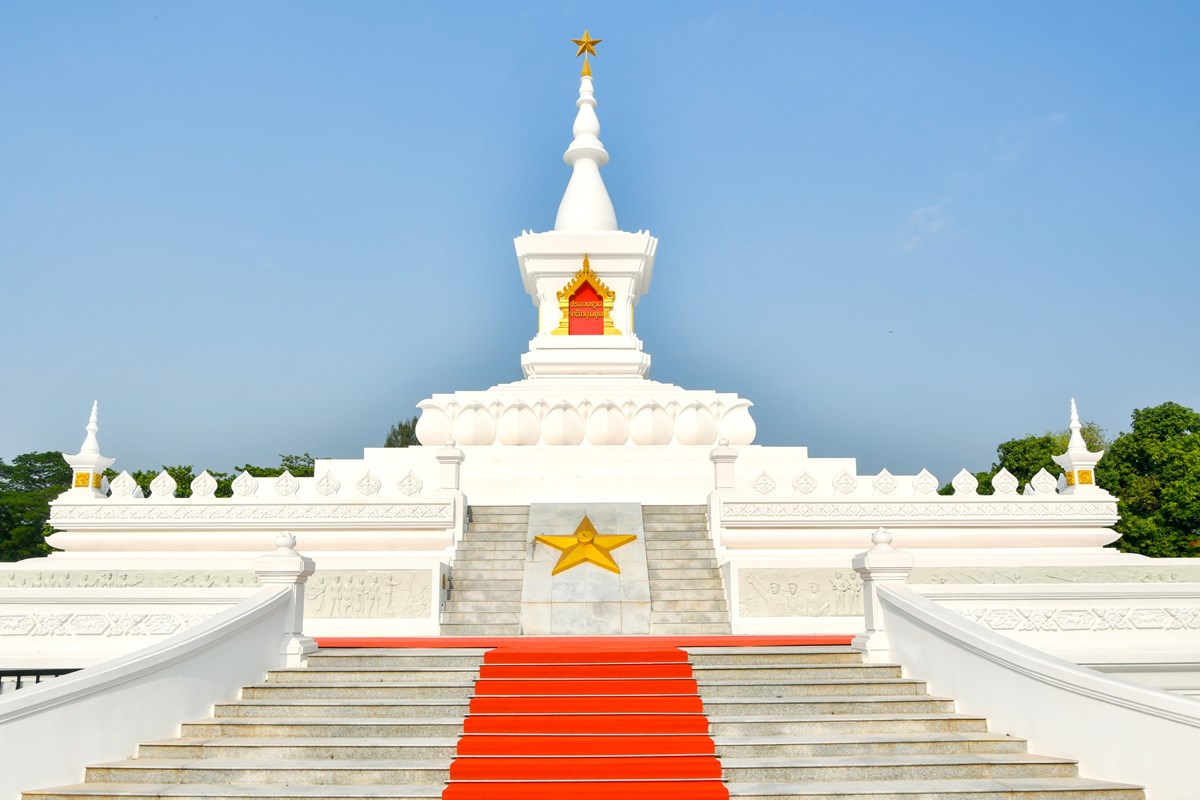 ຮອງປະທານປະເທດ ສສ ຫວຽດນາມ ວາງພວງມາລາທອະນສາວະລນກຮບນລະນາມລາວ - image 1