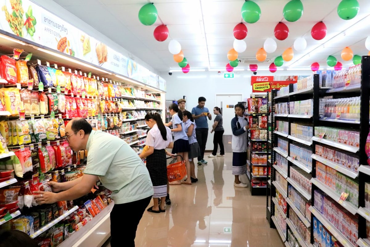 ເປດບລການແລວ 7-Eleven ສາຂາທາອດໃນແຂວງຄາມວນ - image 1