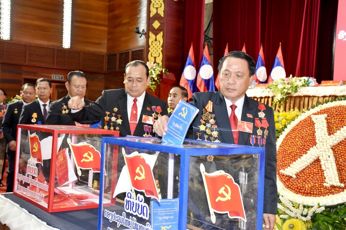 ກອງປະຊມໃຫຍຜແທນອງຄະນະພກແຂວງສະຫວນນະເຂດຄງທ X ໄດເຫນດເປນເອກະພາບ ເລອກເອາສະຫາຍ ບນໂຈມ ອບນປະເສດ ເປນເລຂາຄະນະບລຫານງານພກແຂວງ - image 3