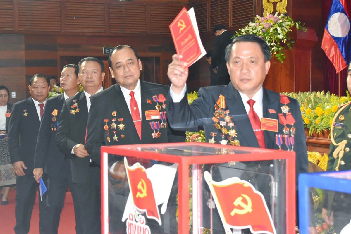 ກອງປະຊມໃຫຍຜແທນອງຄະນະພກແຂວງສະຫວນນະເຂດຄງທ X ໄດເຫນດເປນເອກະພາບ ເລອກເອາສະຫາຍ ບນໂຈມ ອບນປະເສດ ເປນເລຂາຄະນະບລຫານງານພກແຂວງ - image 4