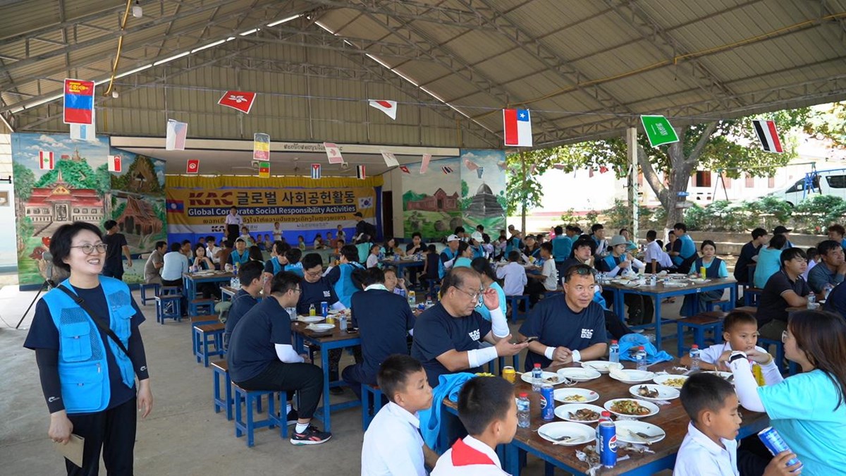 ອາສາສະໝກ ລດວສາຫະກດສະໜາມບນ ເກາຫ ຮວມຈດກດຈະກຳກບນກຮຽນ ໂຮງຮຽນມດທະຍມສມບນເດກກາພາ - image 1