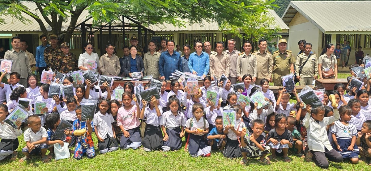 ທານ ບນໂຈມ ອບນປະເສດ ຊກຍການຮຽນ-ການສອນ, ຮວມພທໄຂສກຮຽນໃໝຢເມອງເຊໂປນ - image 3