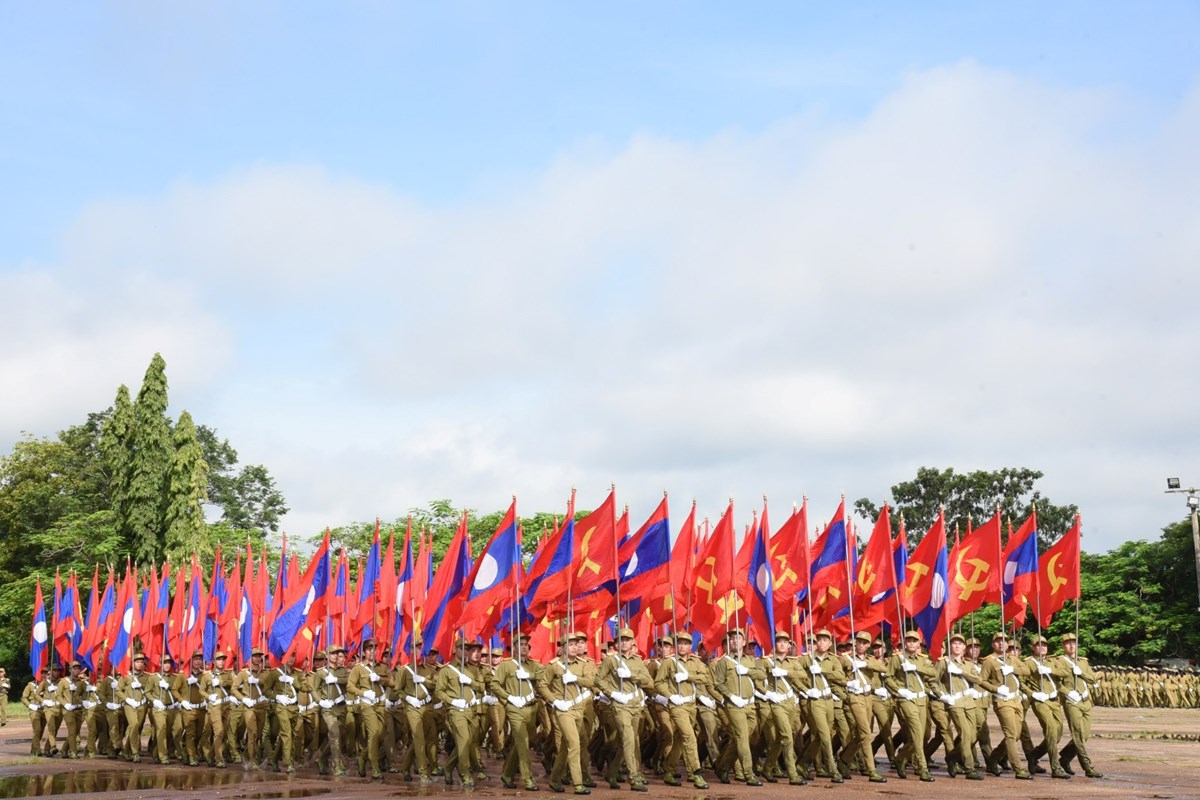 ຮອງລດຖະມນຕ ປກສ ລງຕດຕາມການຝກຊອມສວນສະໜາມສະຫອງວນຊາດ ຄບຮອບ 50 ປ - image 2