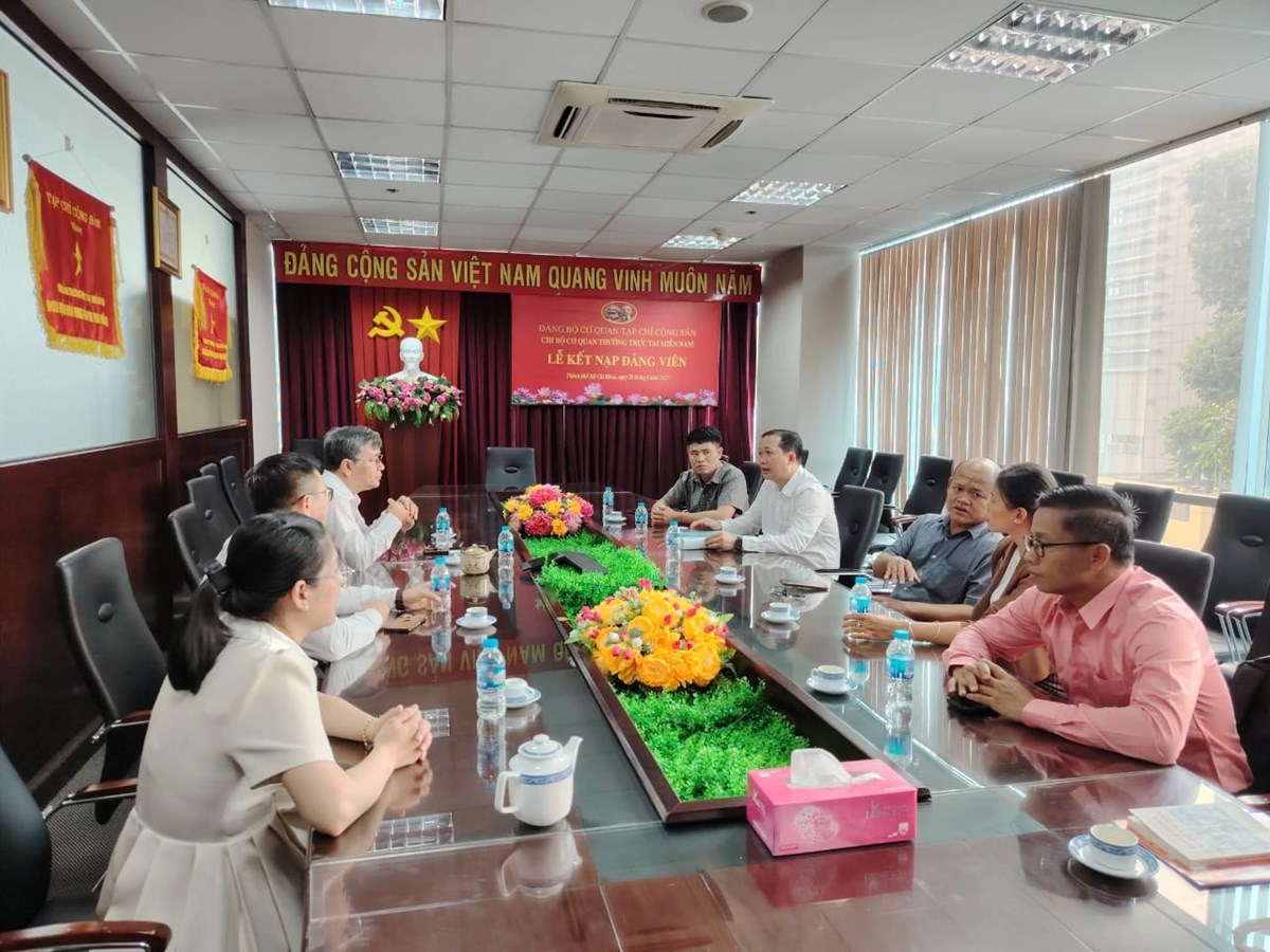 ວາລະສານອະລນໃໝເຂາຢຽມຢາມ ແລະ ພບປະຮອງເລຂາຄະນະພກນະຄອນໂຮຈມນ - image 4