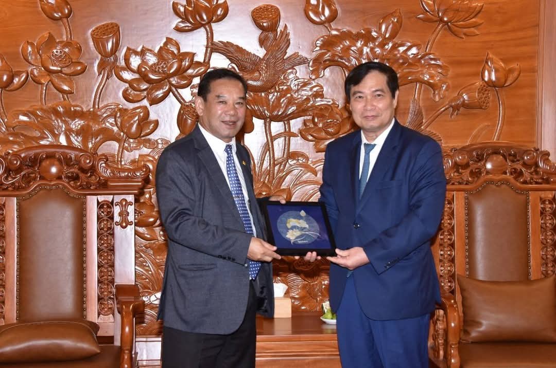 ຄະນະຜແທນໜງສພມປະຊາຊນ ຢຽມຢາມ ສສ ຫວຽດນາມ - image 2