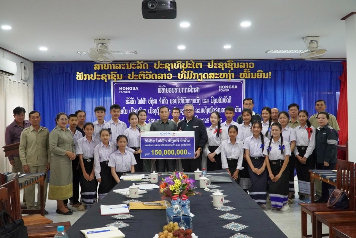 ໄຟຟາຫງສາ ມອບທນການສກສາໃຫນກຮຽນມດທະຍມເມອງຫງສາ 30 ທນ - image 1
