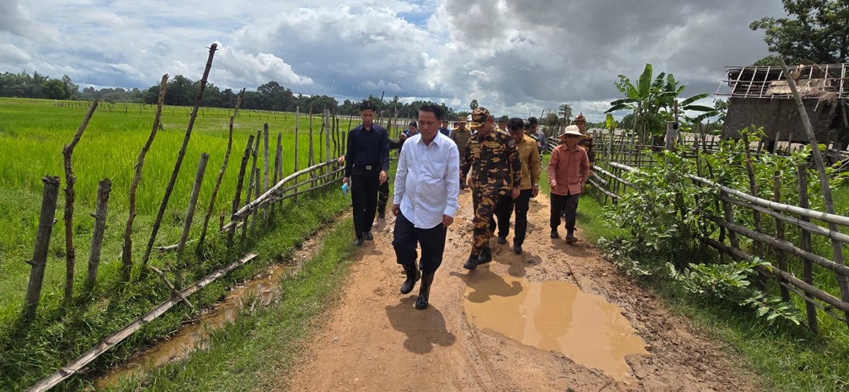 ທານ ບນໂຈມ ອບນປະເສດ ລງຕດຕາມສະພາບນາຖວມຢເມອງຊນນະບລ ແລະເມອງຈຳພອນ - image 1