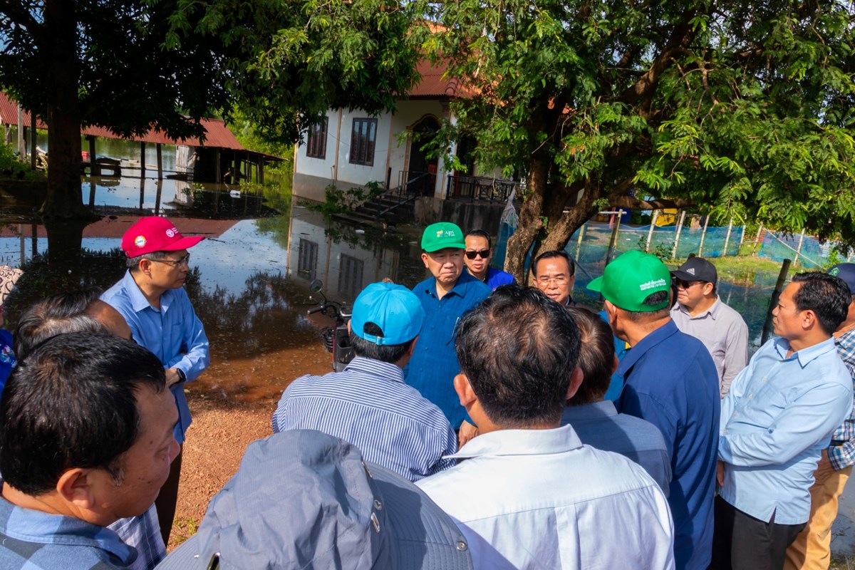 ຄະນະນຳກະຊວງກະສກຳ ແລະ ສງແວດລອມ ຕດຕາມສະພາບນຳຖວມ ທເມອງໄຊທານ ແລະ ເມອງນາຊາຍທອງ - image 1