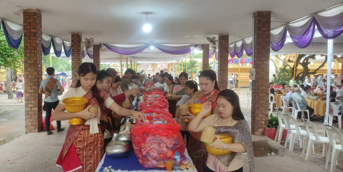 ຊາວພດຮວມກນໃສບາດໃນມບນອອກພນສາປະວລະນາຢາງຄກຄນ - image 3