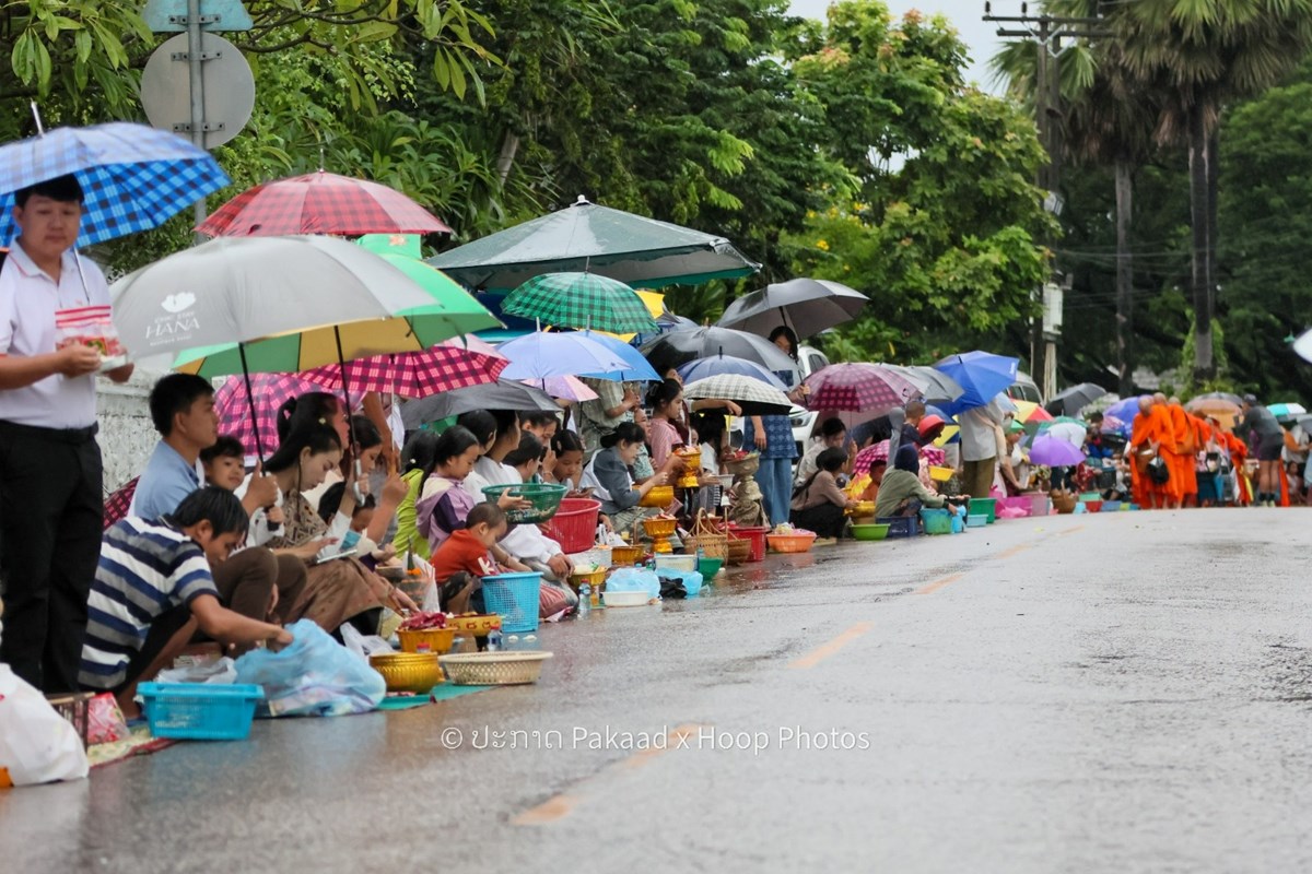 ຊາວພດຮວມກນໃສບາດໃນມບນອອກພນສາປະວລະນາຢາງຄກຄນ - image 2