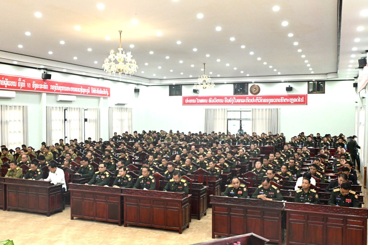 ສະຫາຍ ພອ ຈນສະໝອນ ຈນຍາລາດ ພບປະໂອລມກຳລງ ປກຊ-ປກສ ແລະ ກອງພນທະຫານຮາບທ 2 ແຂວງໄຊຍະບລ - image 1