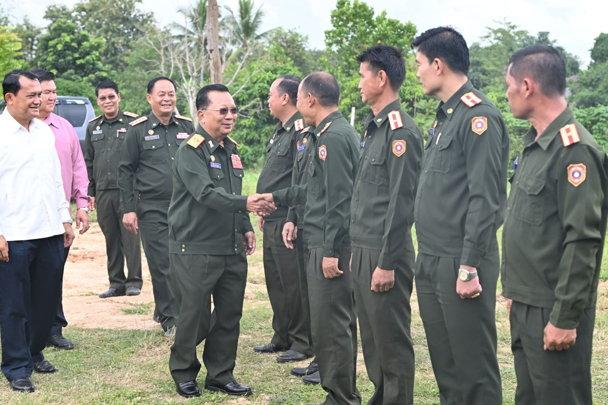 ສະຫາຍ ພອ ຈນສະໝອນ ຈນຍາລາດ ພບປະໂອລມກຳລງ ປກຊ-ປກສ ແລະ ກອງພນທະຫານຮາບທ 2 ແຂວງໄຊຍະບລ - image 2