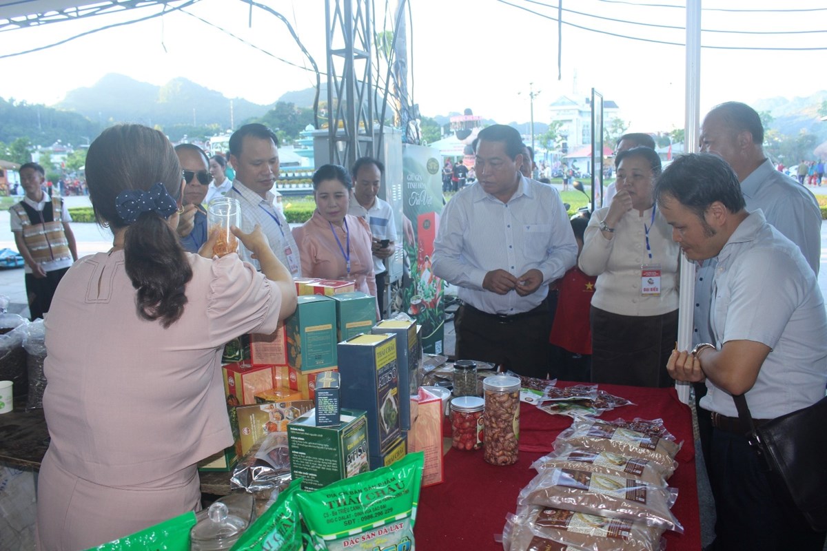 ການນຳແຂວງຊຽງຂວາງຢຽມຢາມແຂວງເຊນລາ - image 2