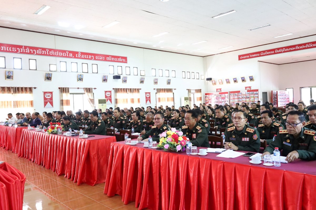 ເຈາແຂວງຄຳມວນ ພບປະໂອລມພະນກງານຫກແຫງ ຢກອງພນທະຫານຮາບທ 4 - image 1