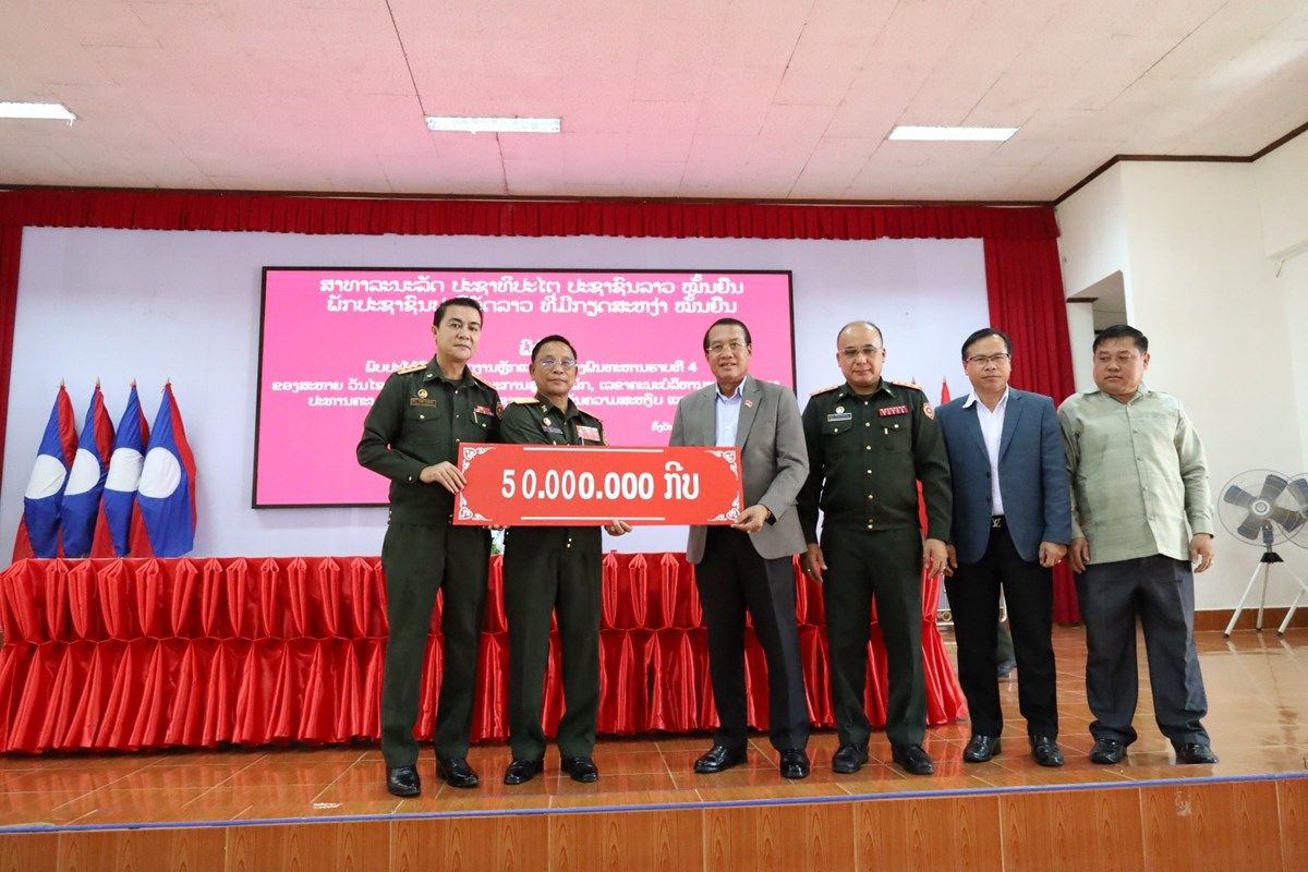 ເຈາແຂວງຄຳມວນ ພບປະໂອລມພະນກງານຫກແຫງ ຢກອງພນທະຫານຮາບທ 4 - image 2