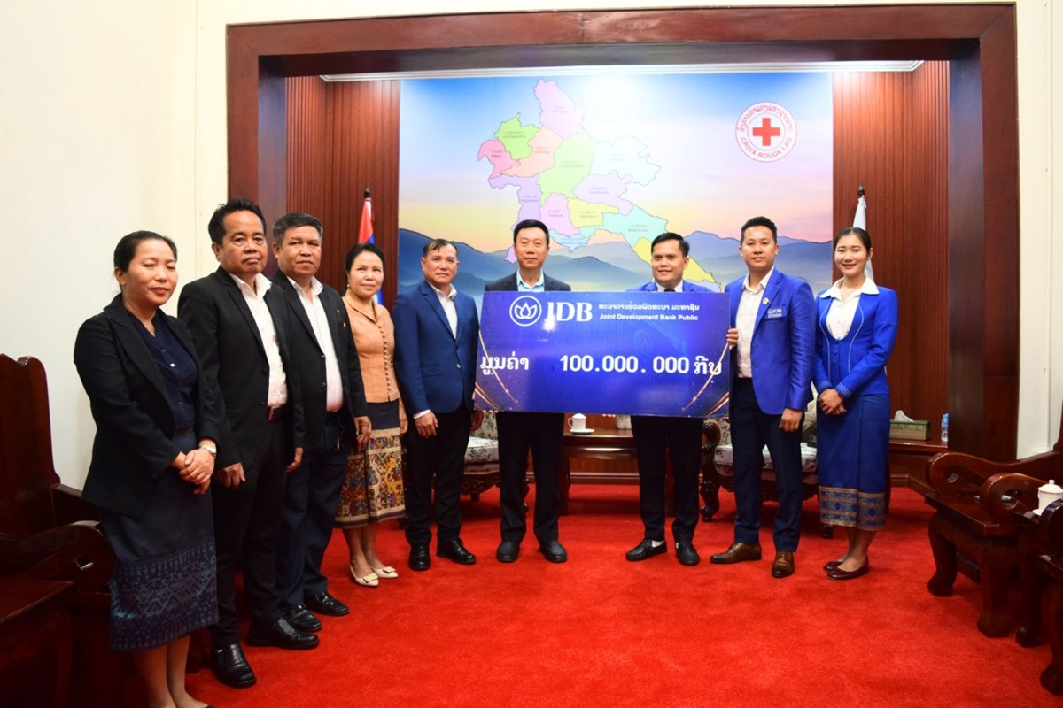 ມອບເງນສະໜບສະໜນກອງປະຊມໃຫຍອງຄະນະພກອງການກາແດງແຫງຊາດລາວ - image 1