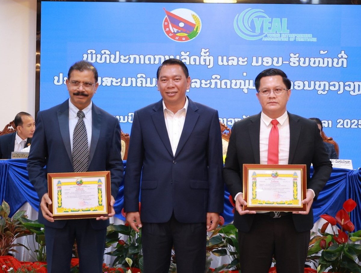 ມອບ-ຮບໜາທ ປະທານສະມາຄມນກທລະກດໜມ ນວ - image 1