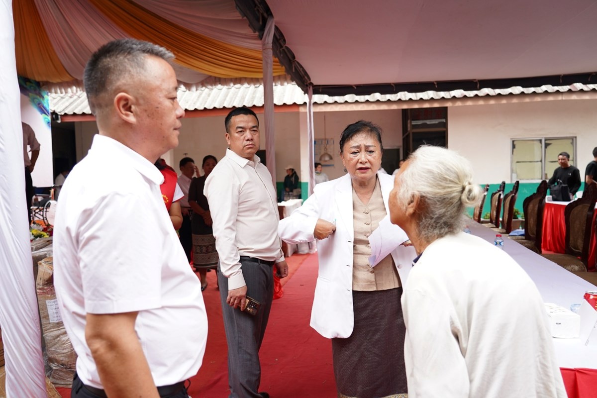 ຜອາຍສງ ແລະ ຄນພການ ໃນແຂວງຫວງພະບາງໄດຮບອປະກອນຊວຍຟນຟ - image 2