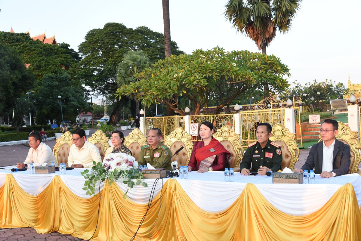 ກຳລງເຈາໜາທຫາຍກວາ 2 ພນສະຫາຍ ປອງກນຄວາມເປນລະບຽບງານບນນະມດສະການພະທາດຫວງ - image 1