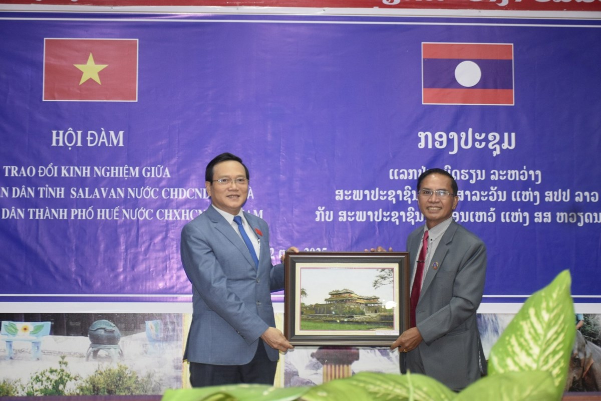 ສະພາປະຊາຊນ ສາລະວນ-ນະຄອນເຫວ ພບປະແລກປຽນບດຮຽນ - image 1