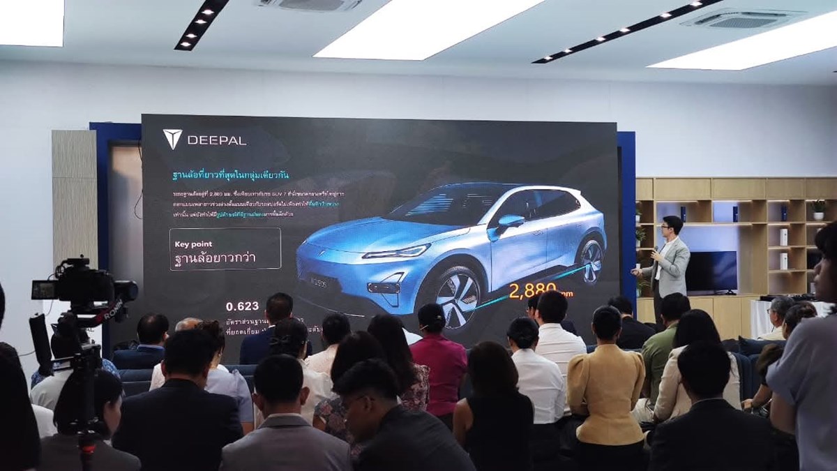 ເປີດວາງສະແດງລົດໄຟຟ້າຫຼູສູ່ໂລກແຫ່ງພະລັງງານສະອາດ image 1 ເປດວາງສະແດງລດໄຟຟາຫສໂລກແຫງພະລງງານສະອາດ - image 1