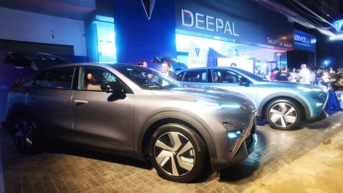 ເປີດວາງສະແດງລົດໄຟຟ້າຫຼູສູ່ໂລກແຫ່ງພະລັງງານສະອາດ image 2 ເປດວາງສະແດງລດໄຟຟາຫສໂລກແຫງພະລງງານສະອາດ - image 2