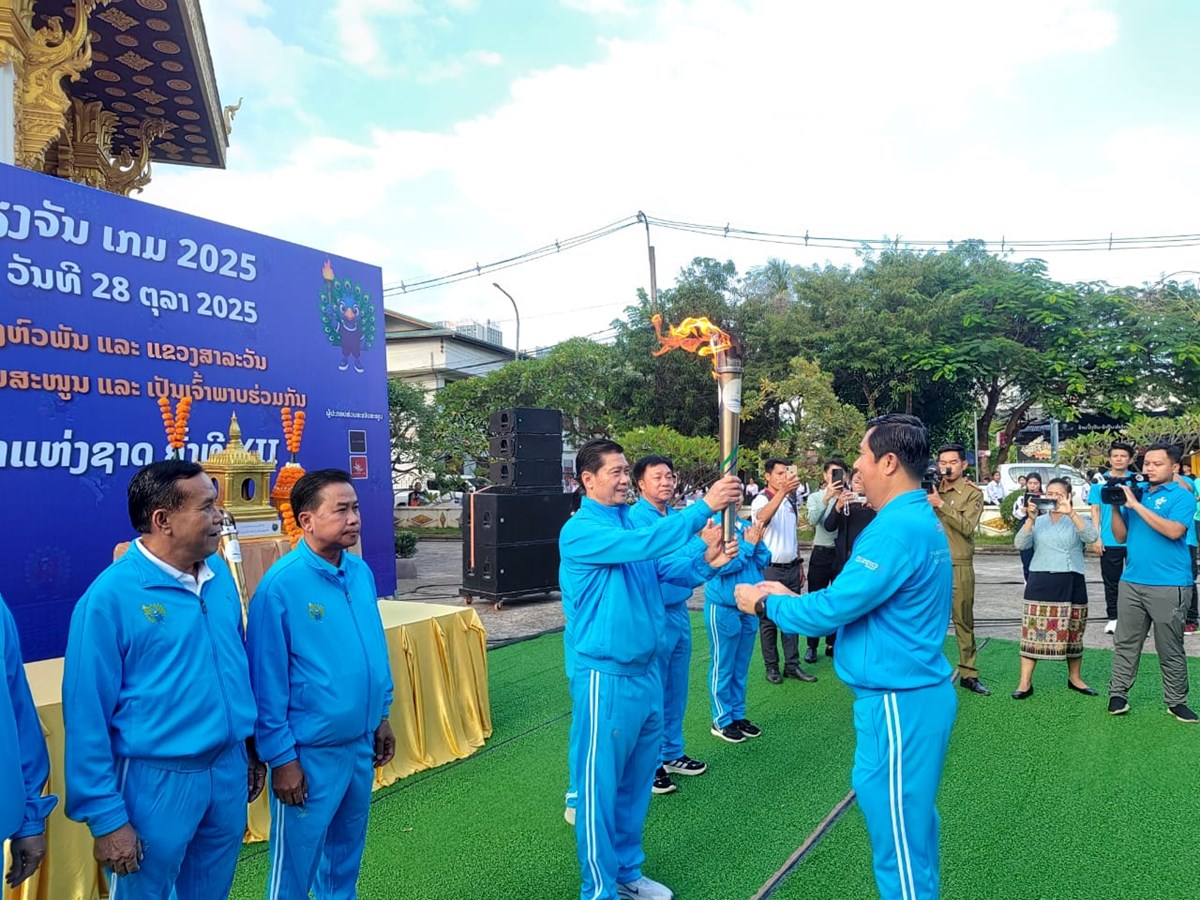 ຂະບວນແຫ່-ແລ່ນທວນໄຟ ສະໜັບສະໜູນງານມະຫະກໍາກິລາແຫ່ງຊາດ ຄັ້ງທີ XII image 1 ຂະບວນແຫ-ແລນທວນໄຟ ສະໜບສະໜນງານມະຫະກາກລາແຫງຊາດ ຄງທ XII - image 1